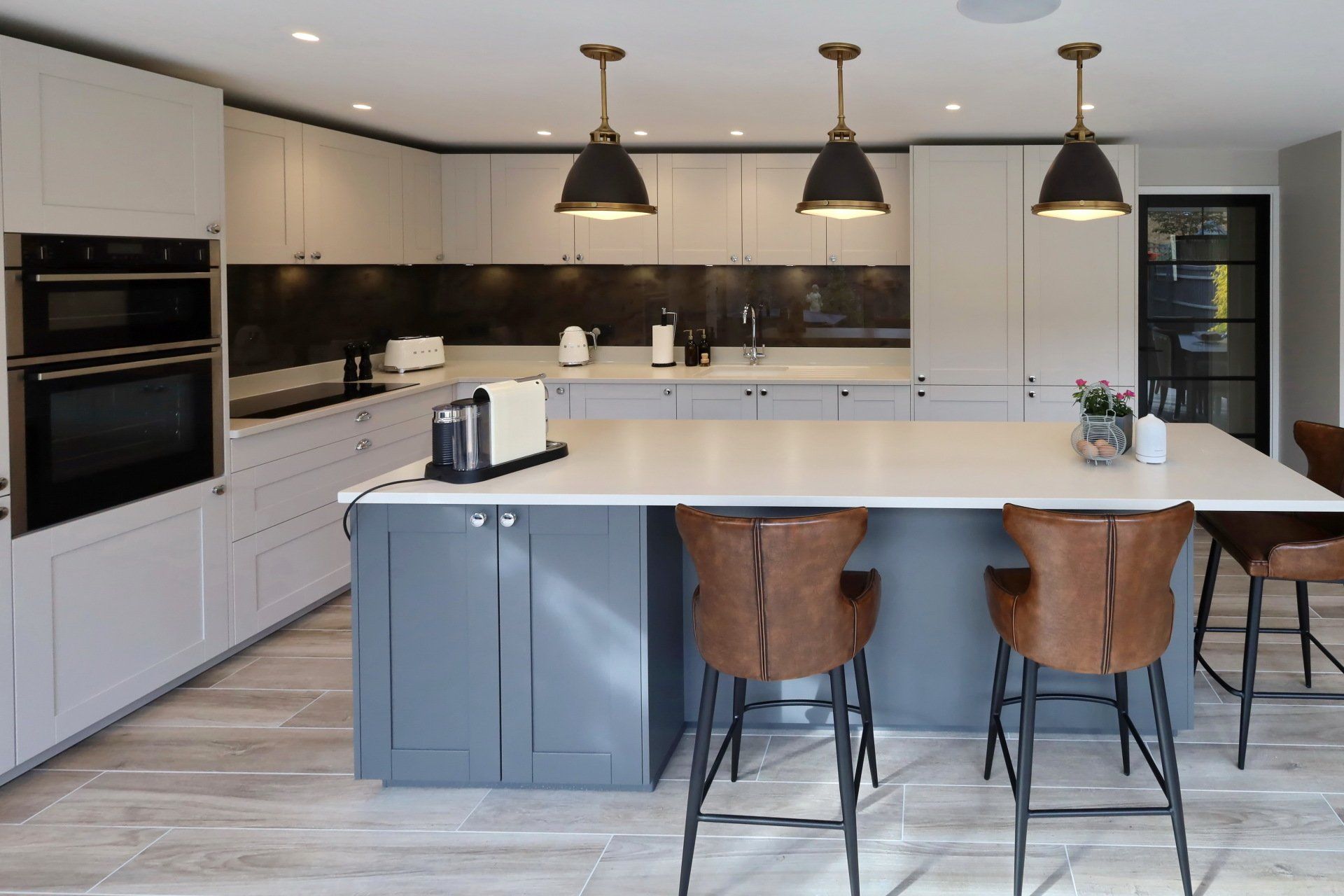 Harvey contemporary kitchen with grey, handleless units and teal furnishings. Designed by exact Kitchens in Wokingham.