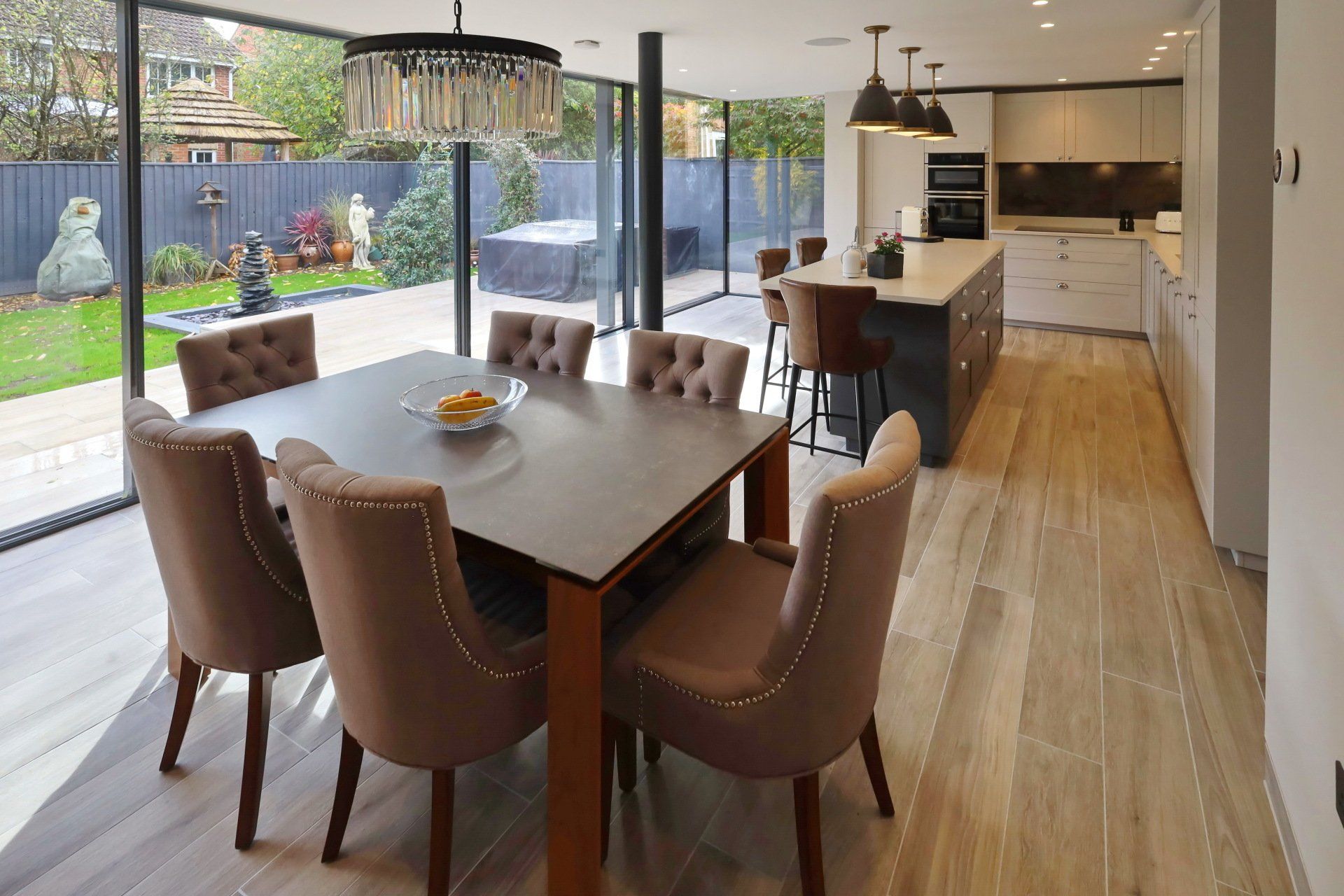 Harvey contemporary kitchen with grey, handleless units and teal furnishings. Designed by exact Kitchens in Wokingham.