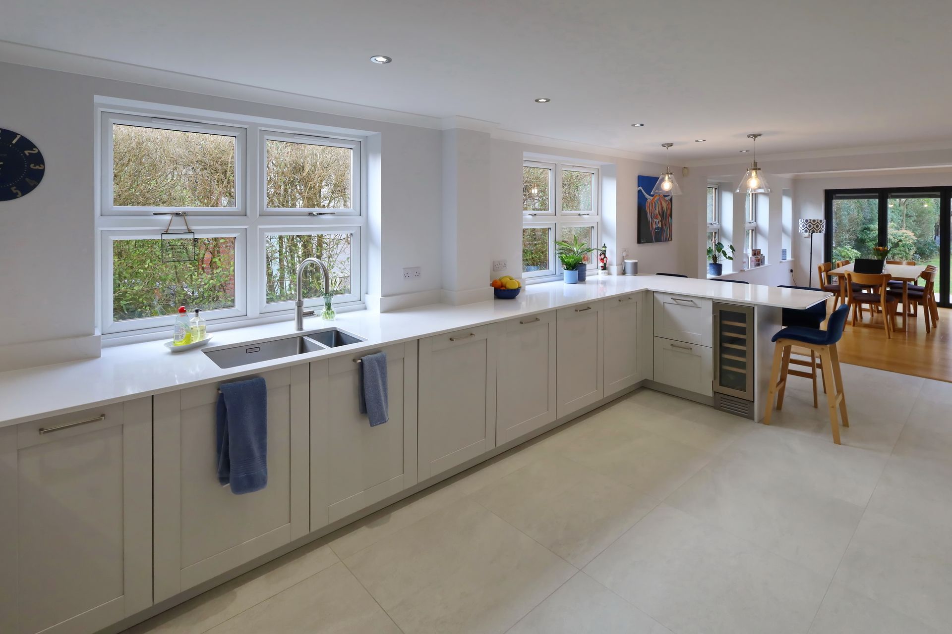 Harvey contemporary kitchen with grey, handleless units and teal furnishings. Designed by exact Kitchens in Wokingham.