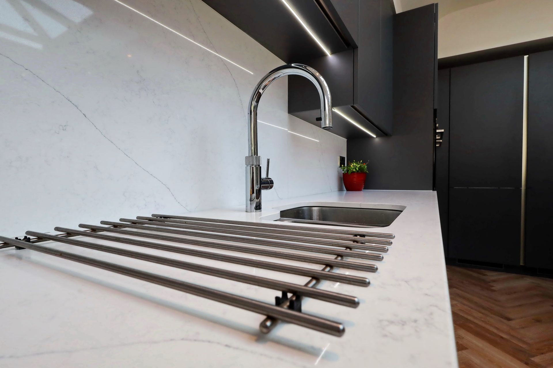 Harvey contemporary kitchen with grey, handleless units and teal furnishings. Designed by exact Kitchens in Wokingham.