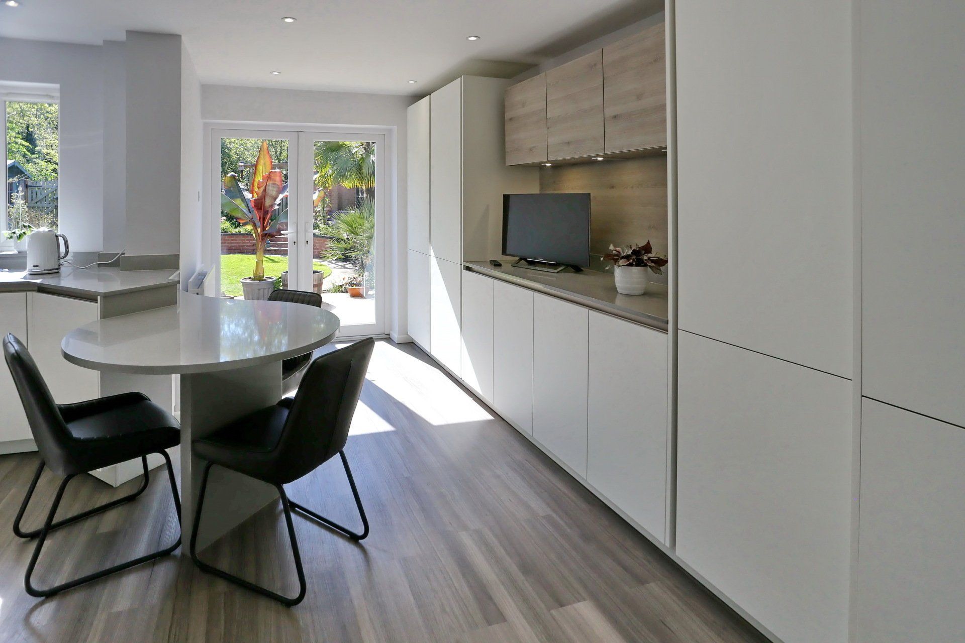 Pellen handleless contemporary kitchen by Exact in Wokingham
