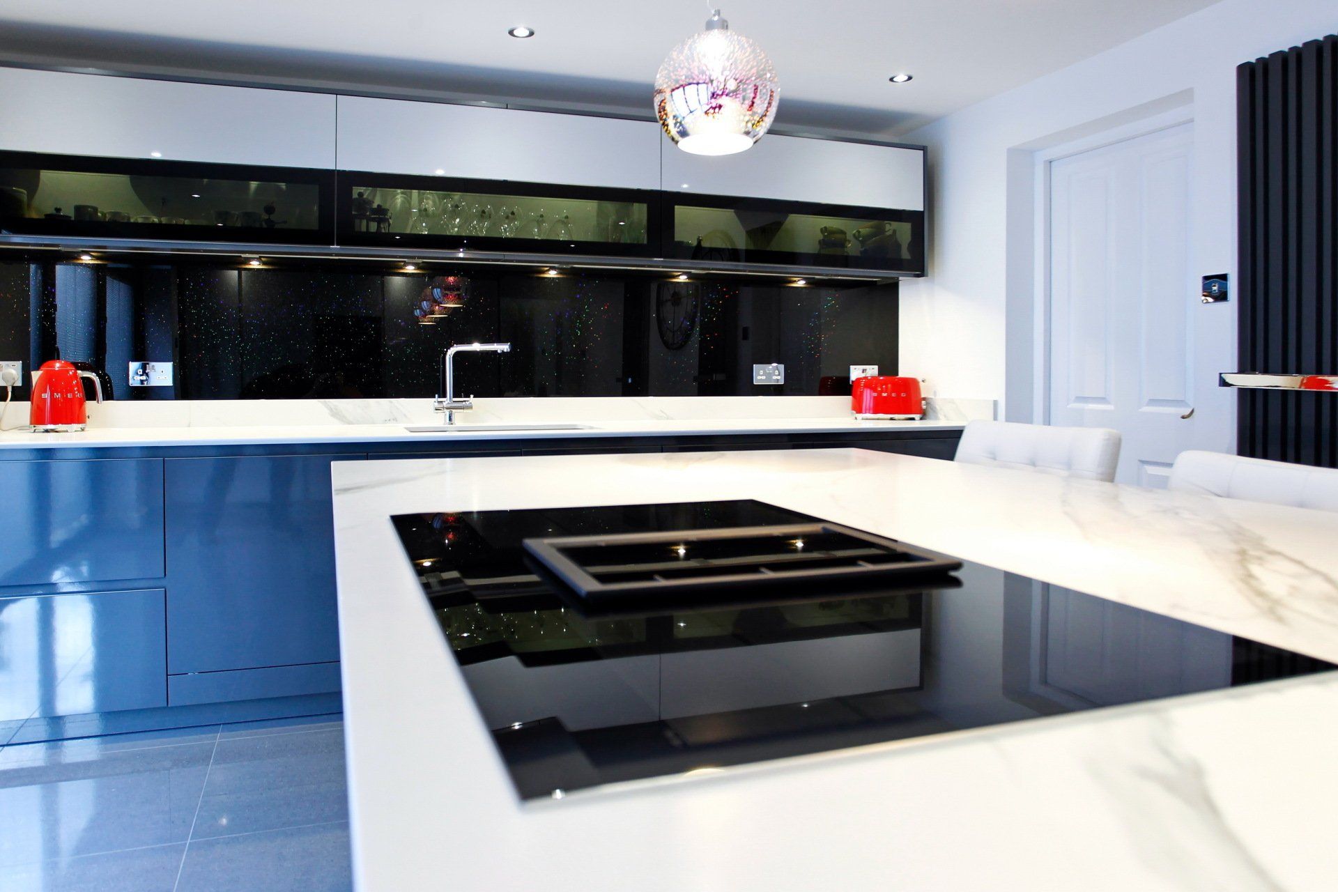 Harvey contemporary kitchen with grey, handleless units and teal furnishings. Designed by exact Kitchens in Wokingham.