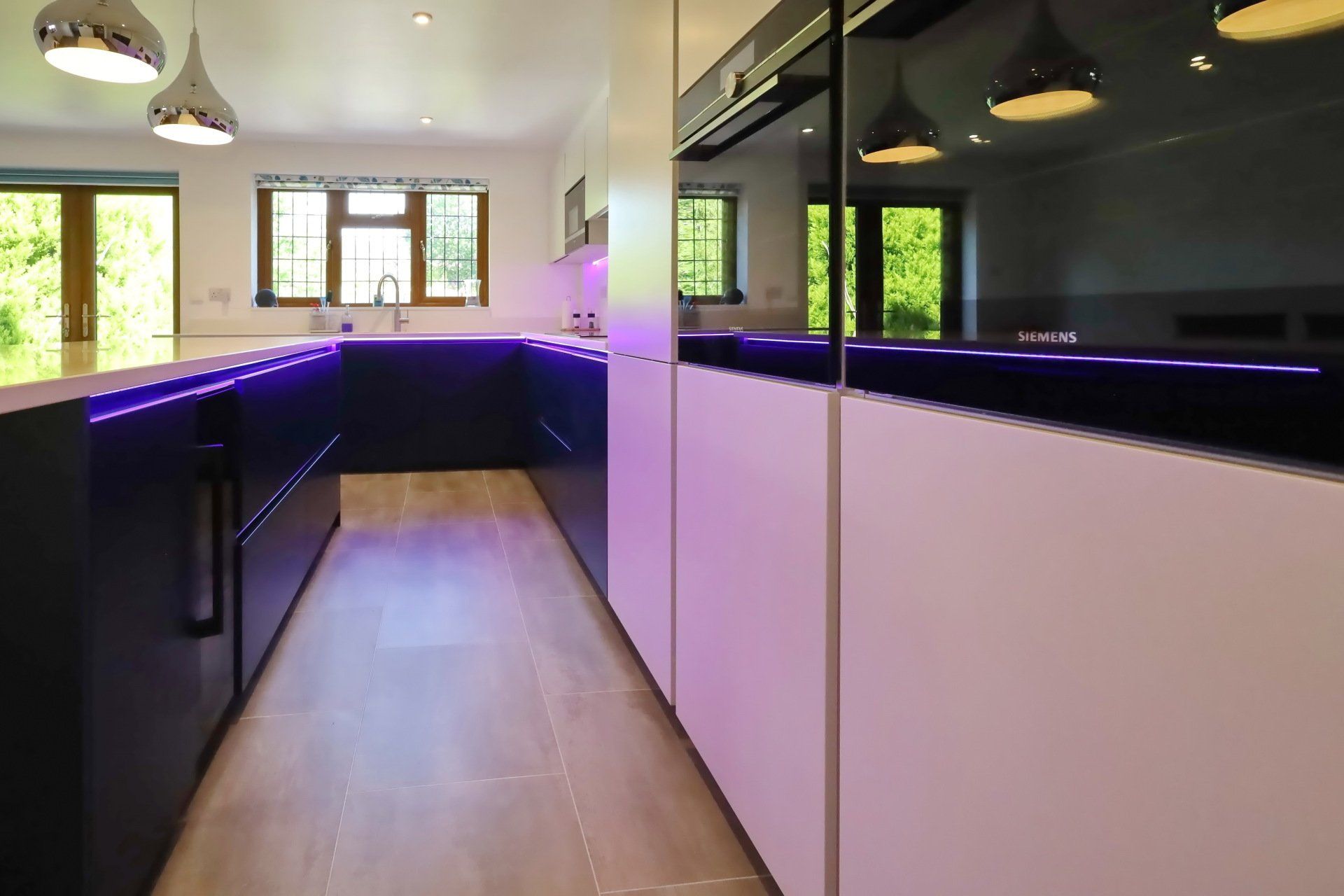 Harvey contemporary kitchen with grey, handleless units and teal furnishings. Designed by exact Kitchens in Wokingham.