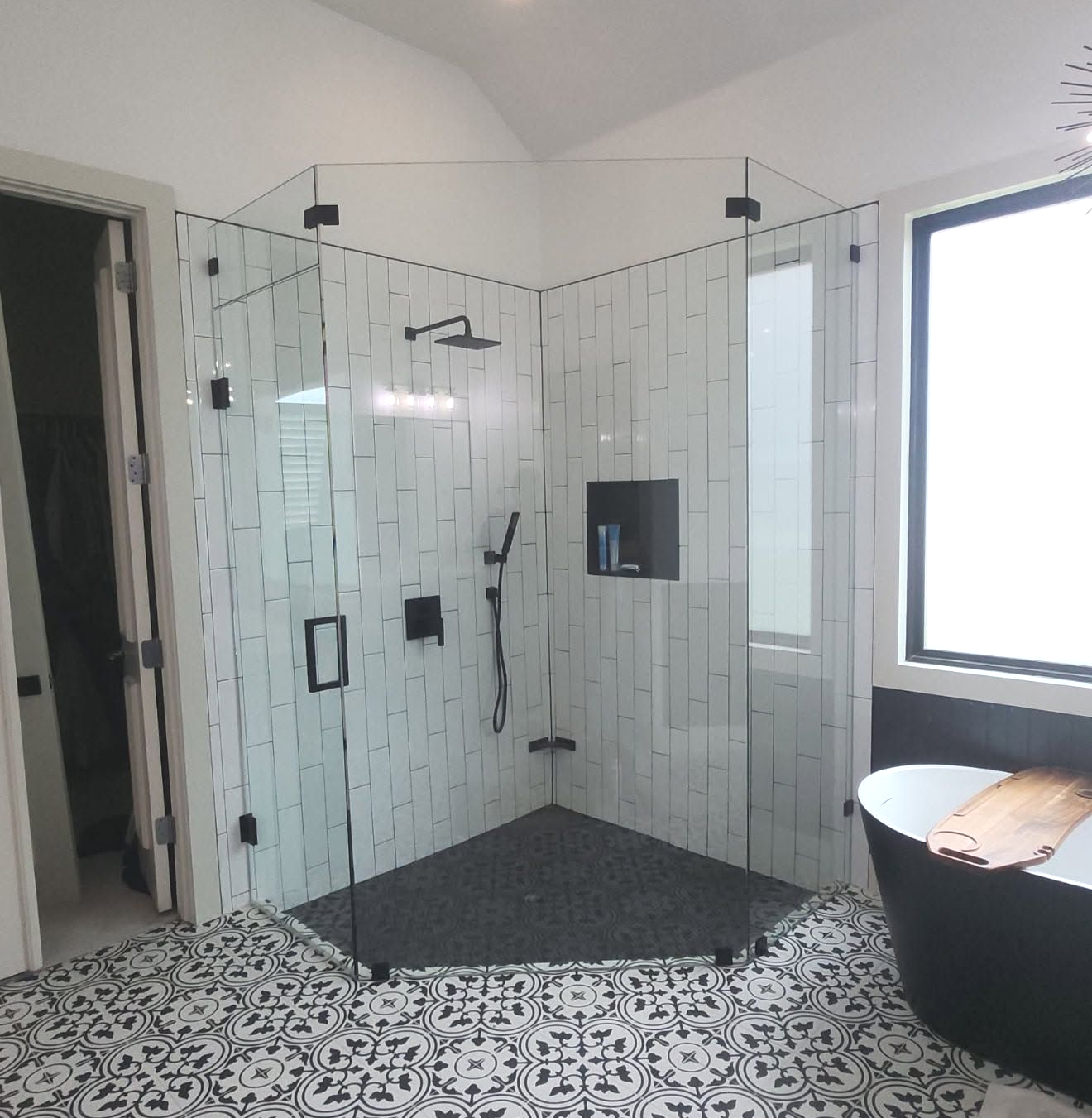 Neo-Angled Corner Shower Haslet, Texas
