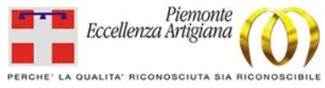 Logo per Piemonte Eccellenza Artigiana. Caratterizzato da una bandiera e anelli dorati intrecciati.