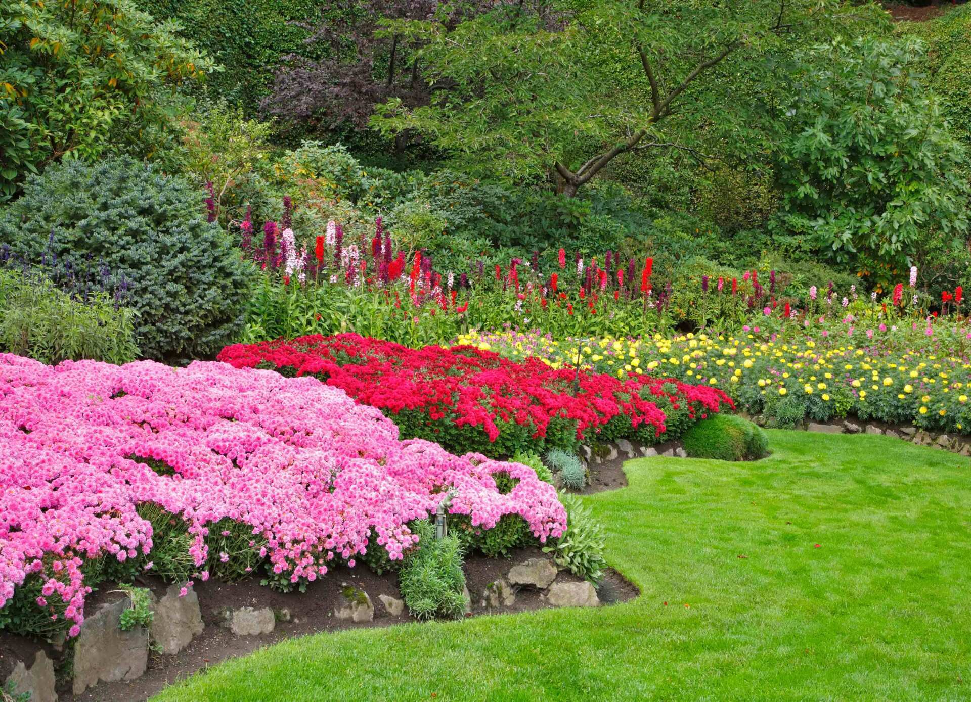 Beautiful Garden — Houston, TX — Richter’s Services Inc.