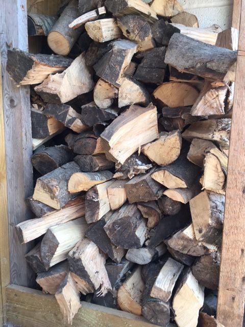 good quality logs supplied by New Forest Fires