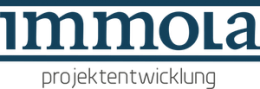 Firmenlogo: "immola" in Dunkelblau mit dem Wort "projektentwicklung" in Grau darunter.