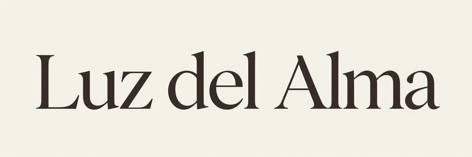 Texto «Luz del Alma» en tipografía serif negra sobre un fondo beige claro