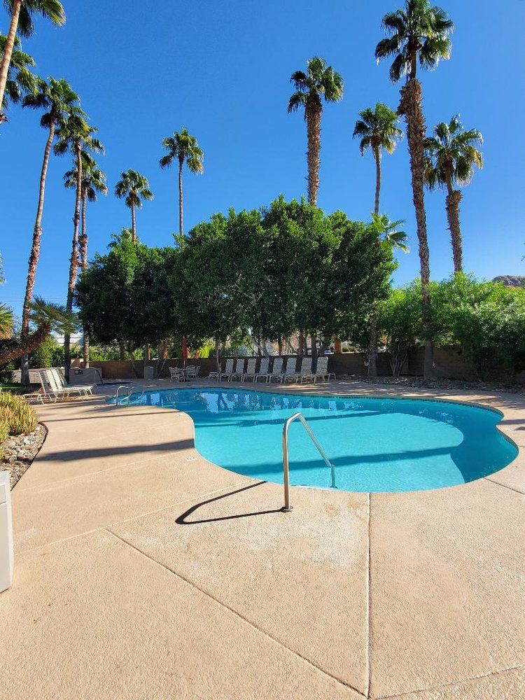 Walkway around pool