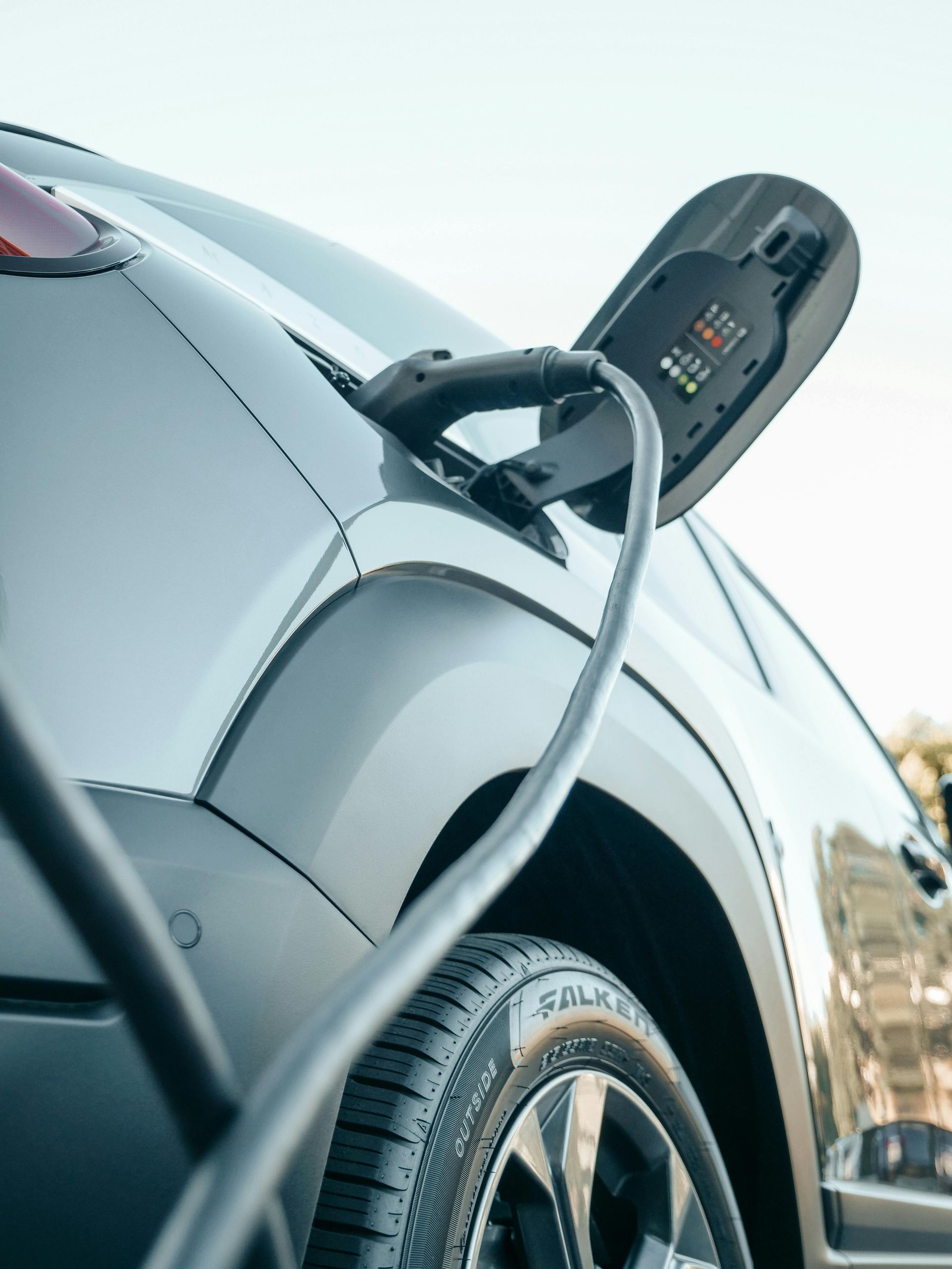 Auto aan laadpaal