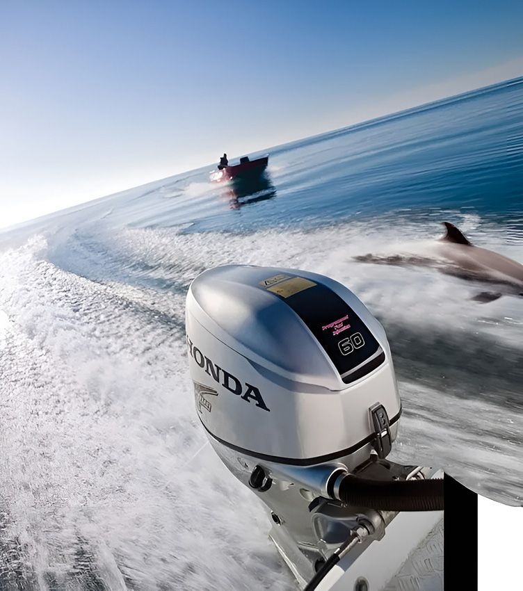 A Honda Outboard Motor is Driving a Boat in the Ocean ā Mackay Marine Services in Mackay, QLD