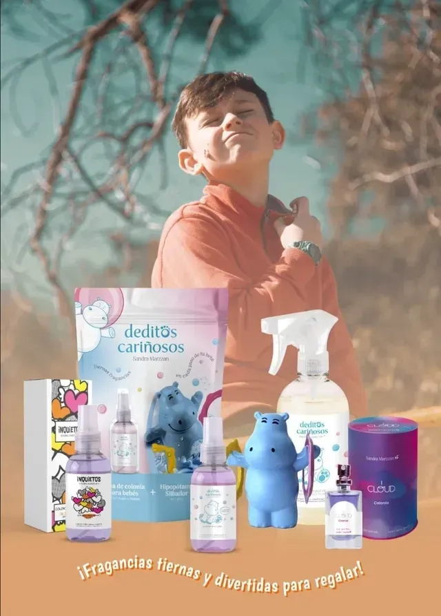 Expositor de productos para el cuidado del bebé, con un niño vestido con una camiseta naranja y varios biberones