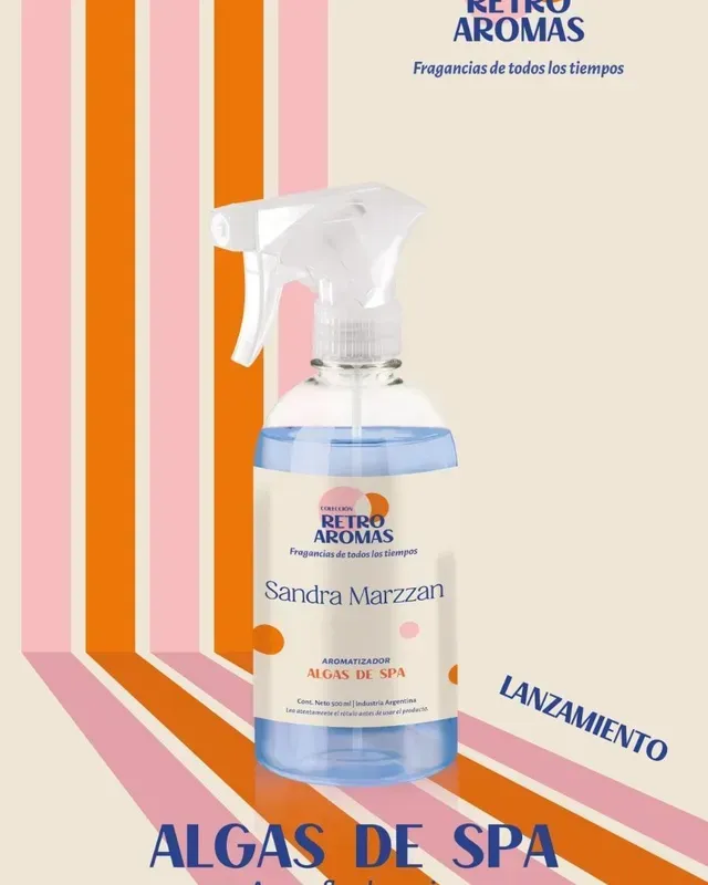 Botella de spray Retro AROMAS spa algas sobre un cartel beige con franjas rosas, naranjas y blancas