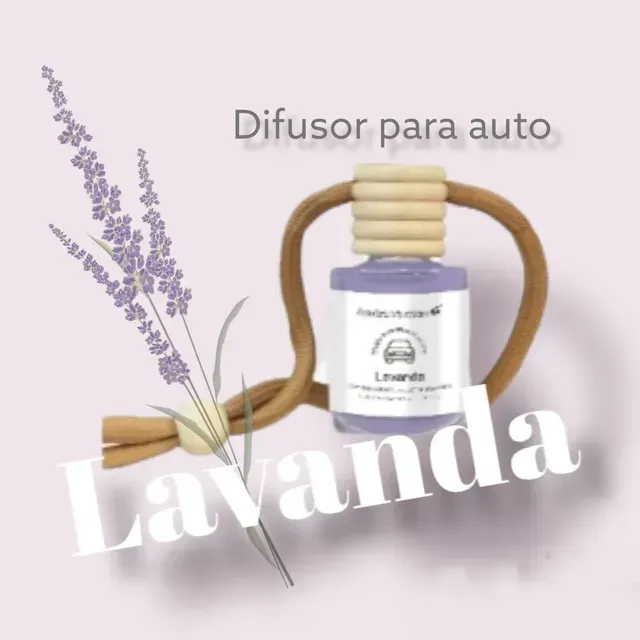 Ambientador de lavanda para coche, con frasco morado y ramo floral sobre un fondo lila