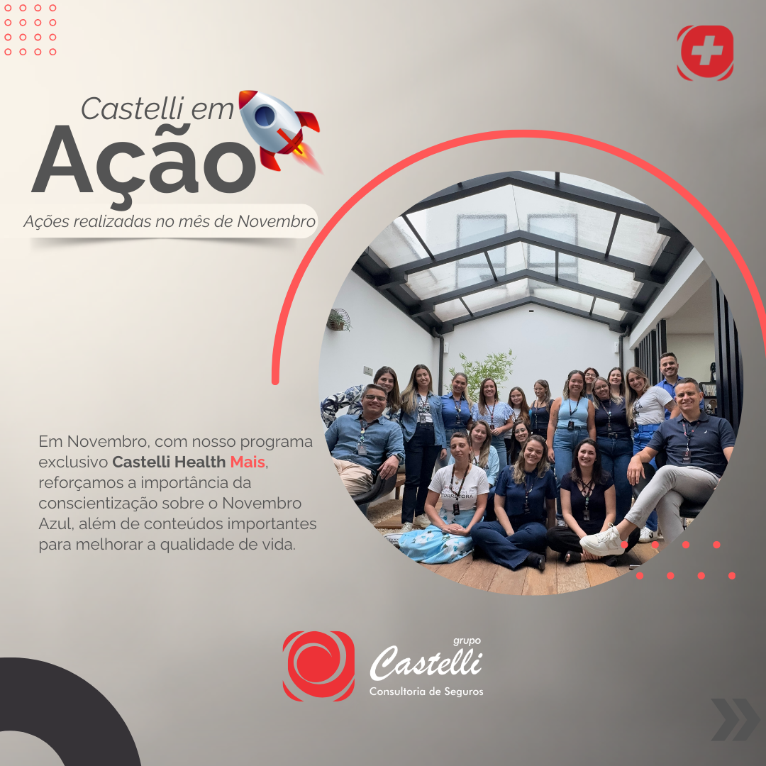 Um grupo de pessoas em pé, uma ao lado da outra, em um armazém.