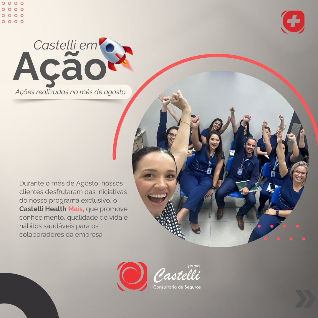 Um grupo de pessoas em pé, uma ao lado da outra, em um armazém.