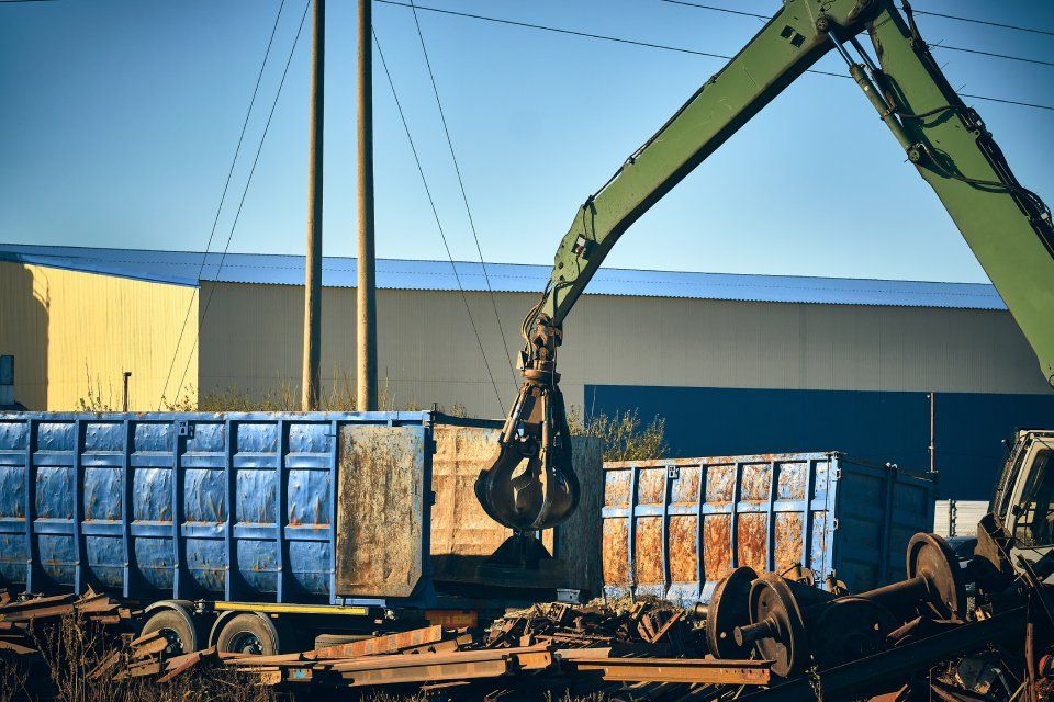 Mezzi per la movimentazione di rifiuti industriali