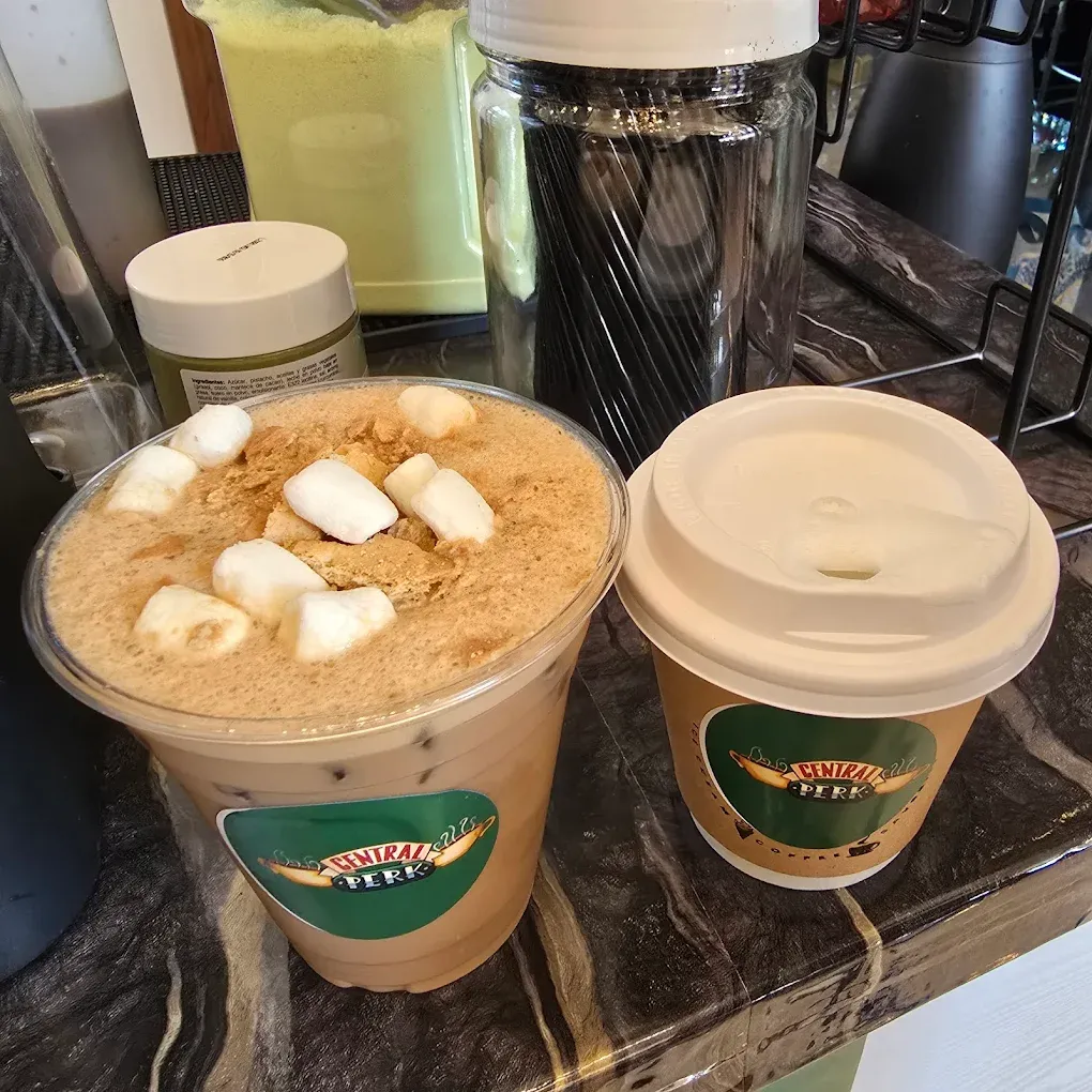 Two Friends-themed coffee drinks: iced coffee with marshmallows, and a coffee cup with a lid.