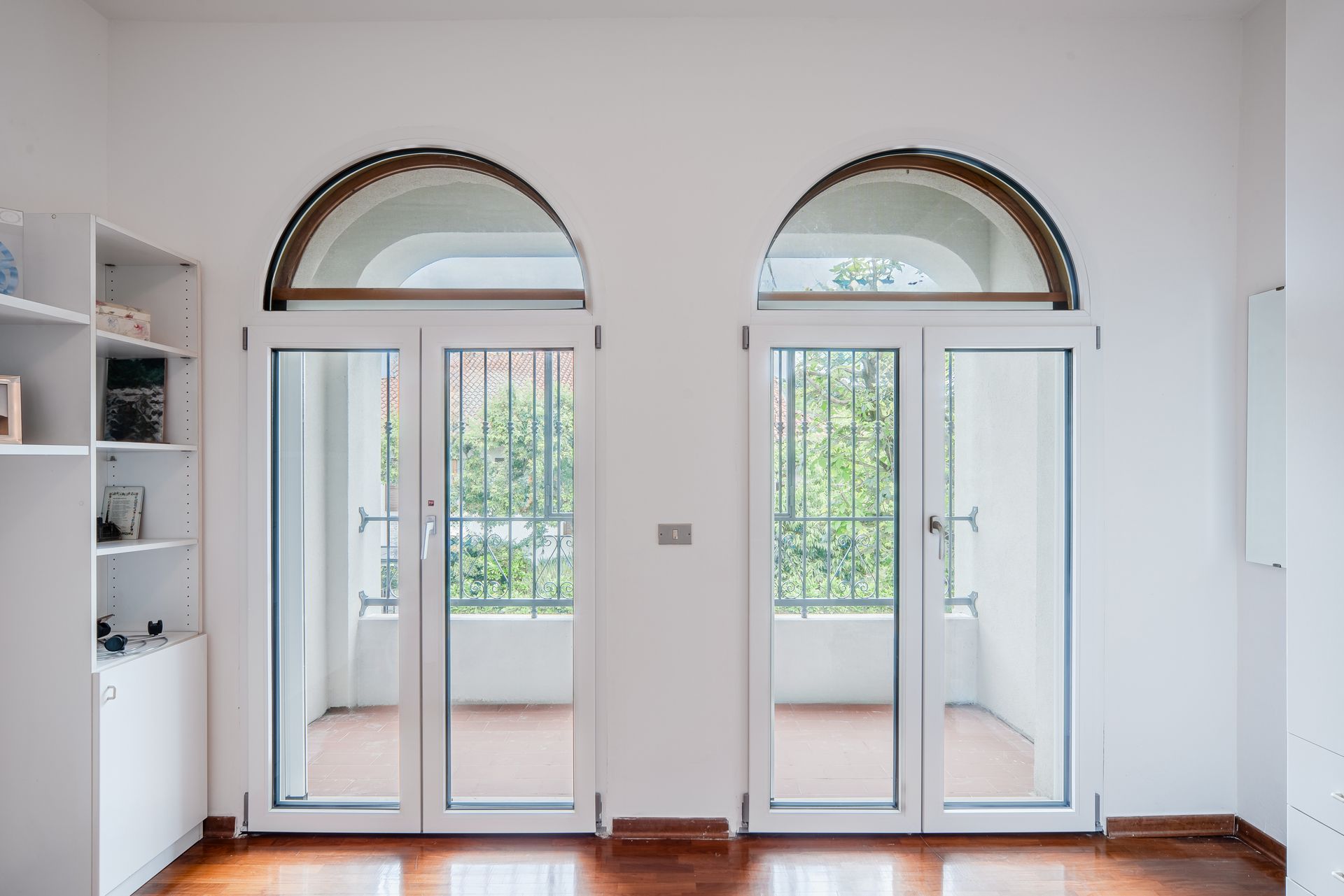 finestra pvc con grate esterne