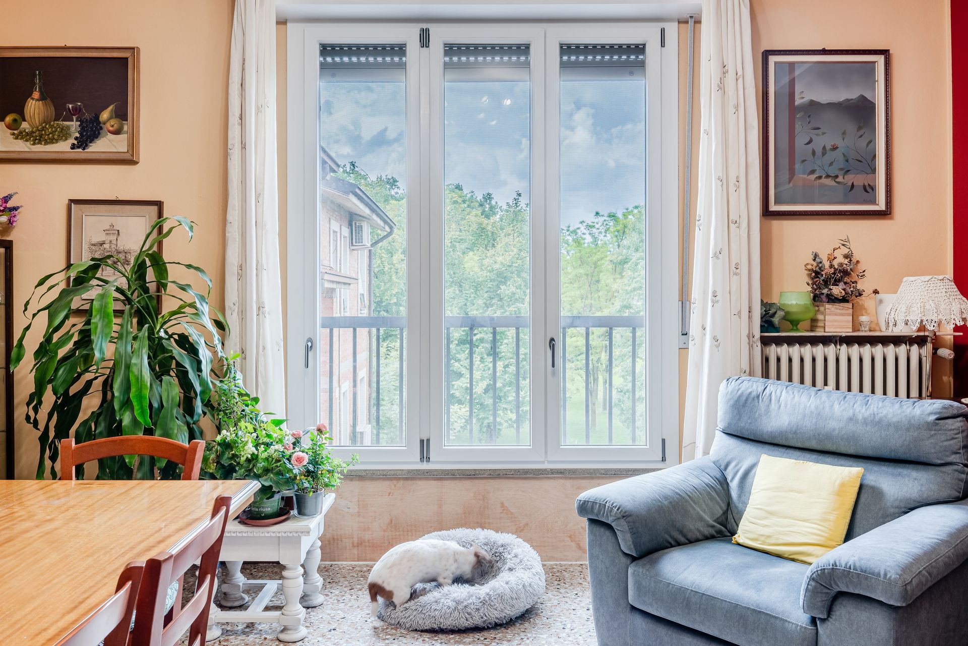 finestra pvc con grate esterne