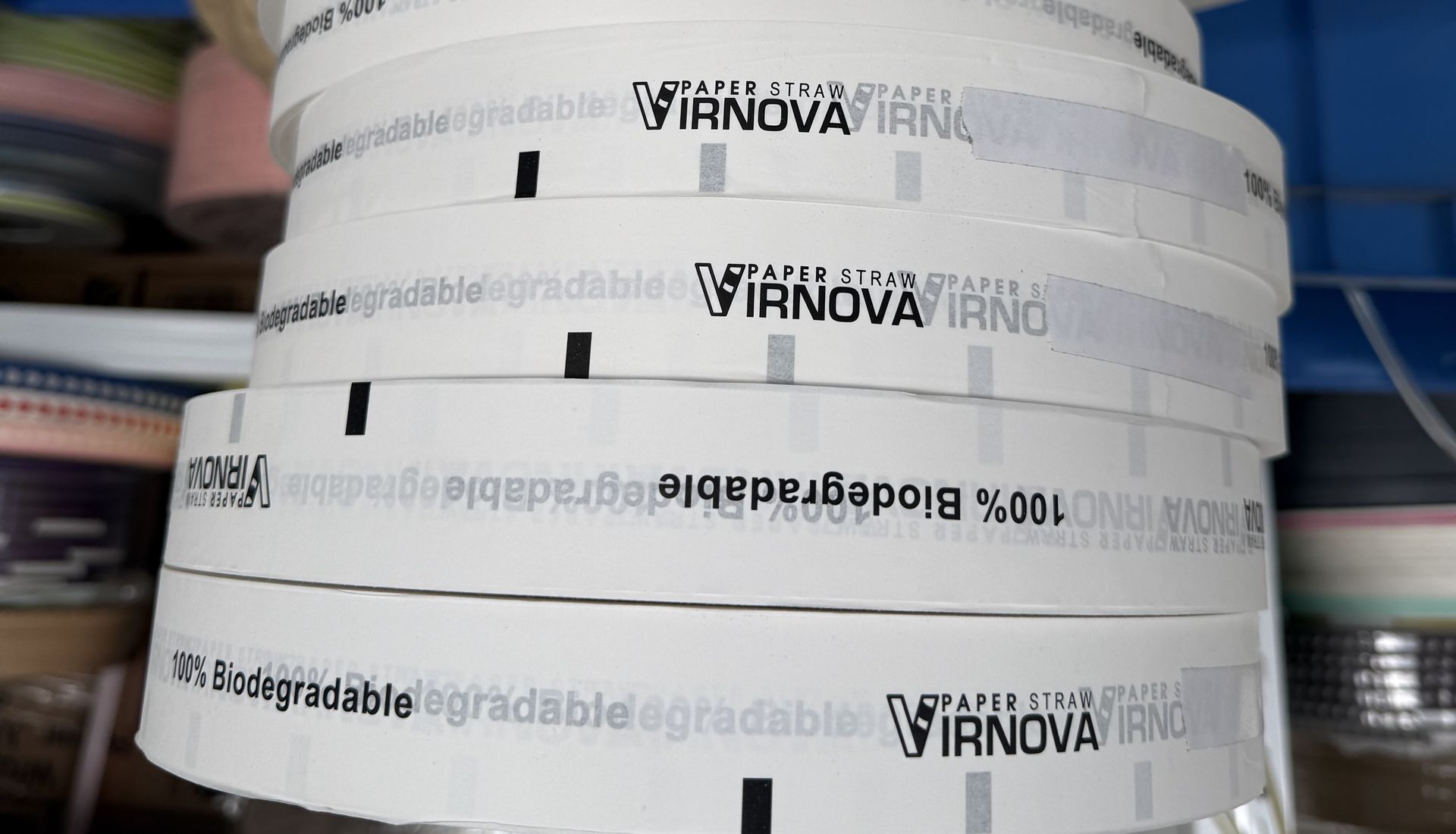 Virnova 竹好吸紙吸管獨立包裝紙卷材，完成品牌 Logo 印刷後供自動包裝機製作單支紙包使用。