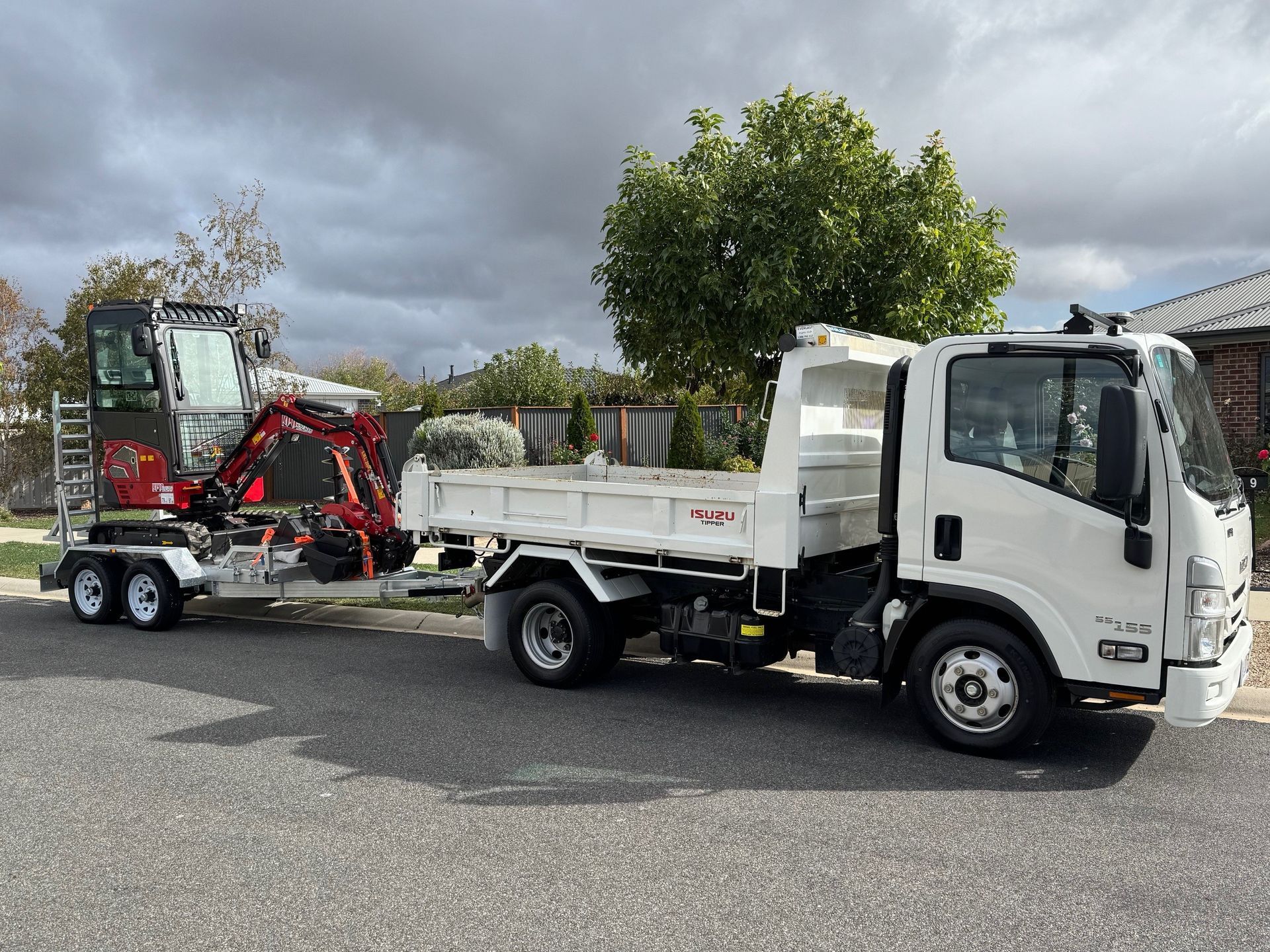 Tipper and 2.5 ton excavator