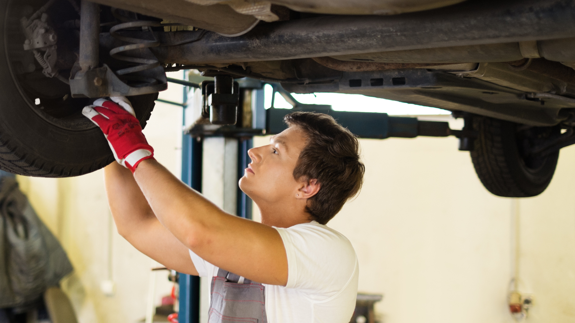  suspension repair inspection for a shaking car in Valparaiso FL