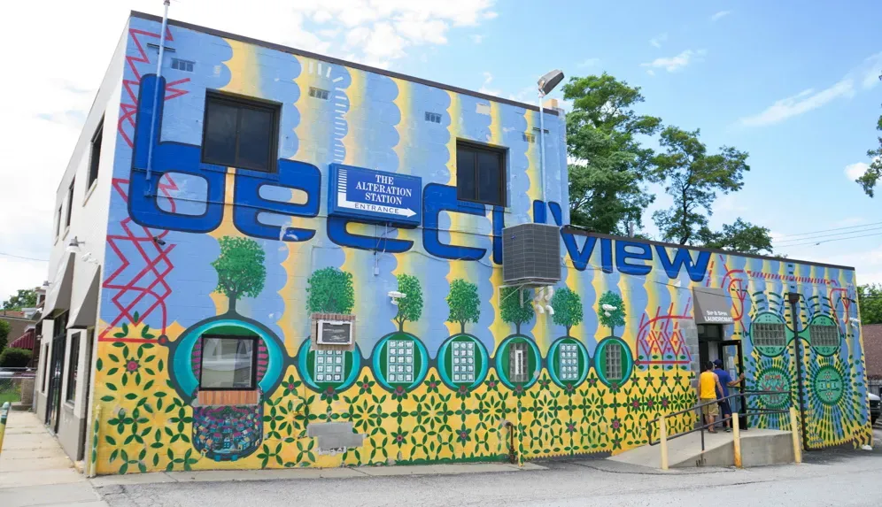 A large mural on the side of a building says beech view