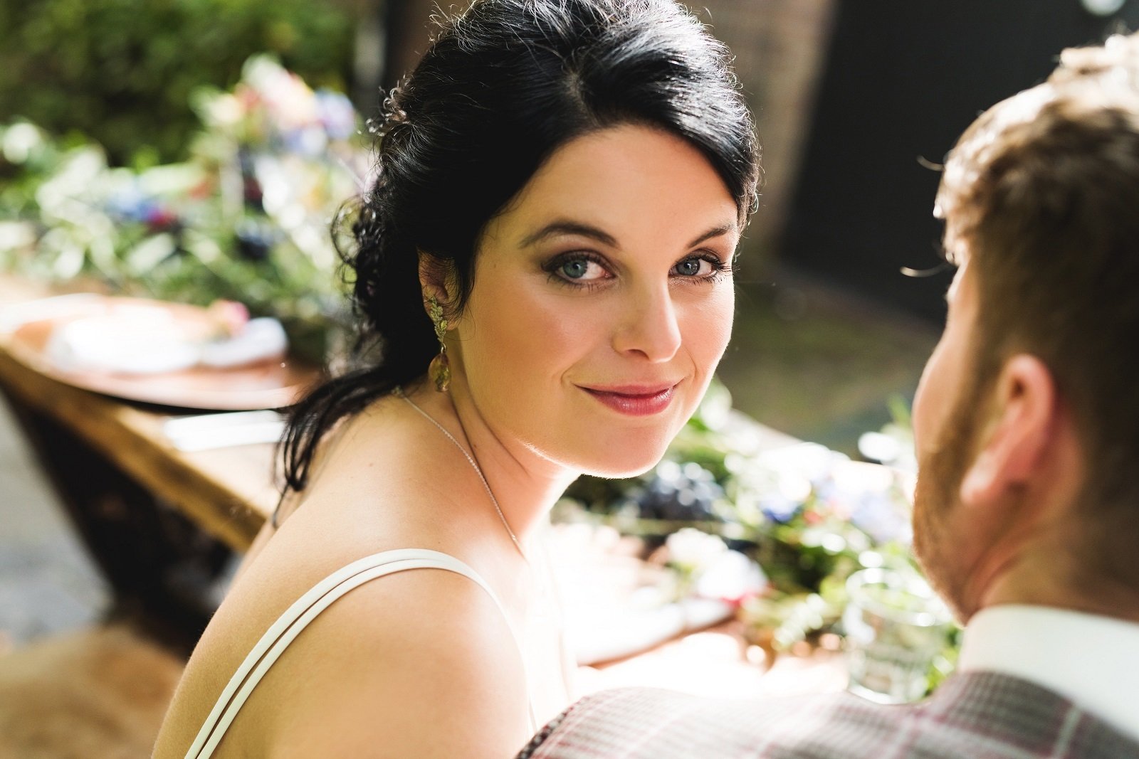 Yvon Geurts bruidsstyliste bruidskapsel en bruidsmakeup aan huis