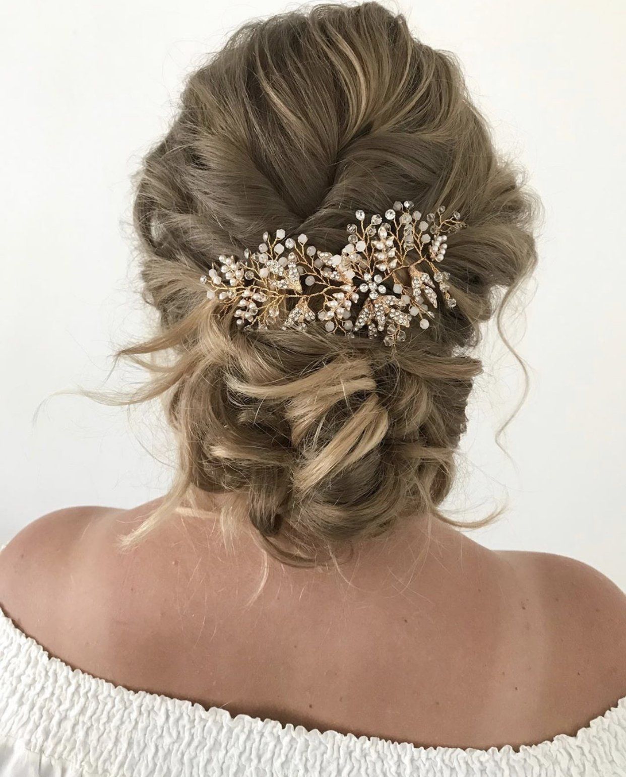 boho bruidskapsel met accessoire the beautiful bride shop