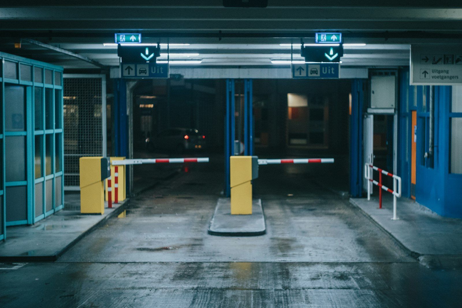 Yellow barriers in a concrete space, for the six classes of patient access barrier