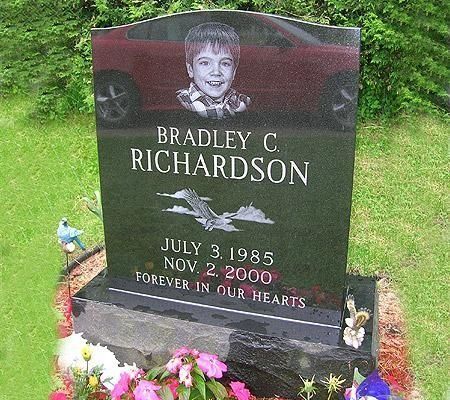 Gravestone of Bradley C. Richardson with a photo of a boy and a car. Includes dates of birth and death, and the phrase