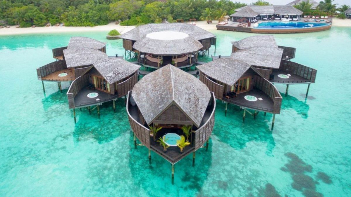 Maldives – Iconic Overwater Romance