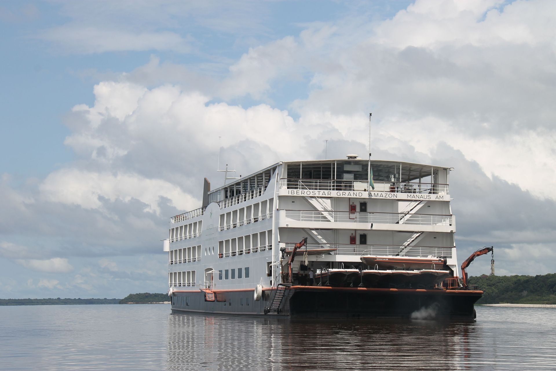 Amazon Lodge or River Cruise: Which Amazon River Cruise Holiday Is Right for You?