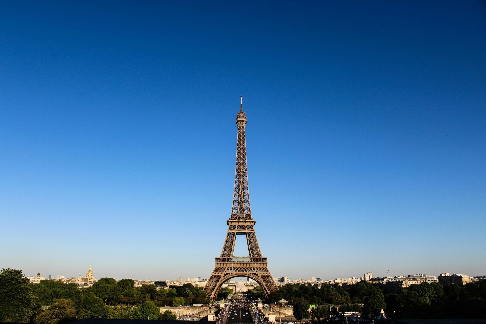 Paris — Beyond the Eiffel Tower in Canal St Martin & Belleville