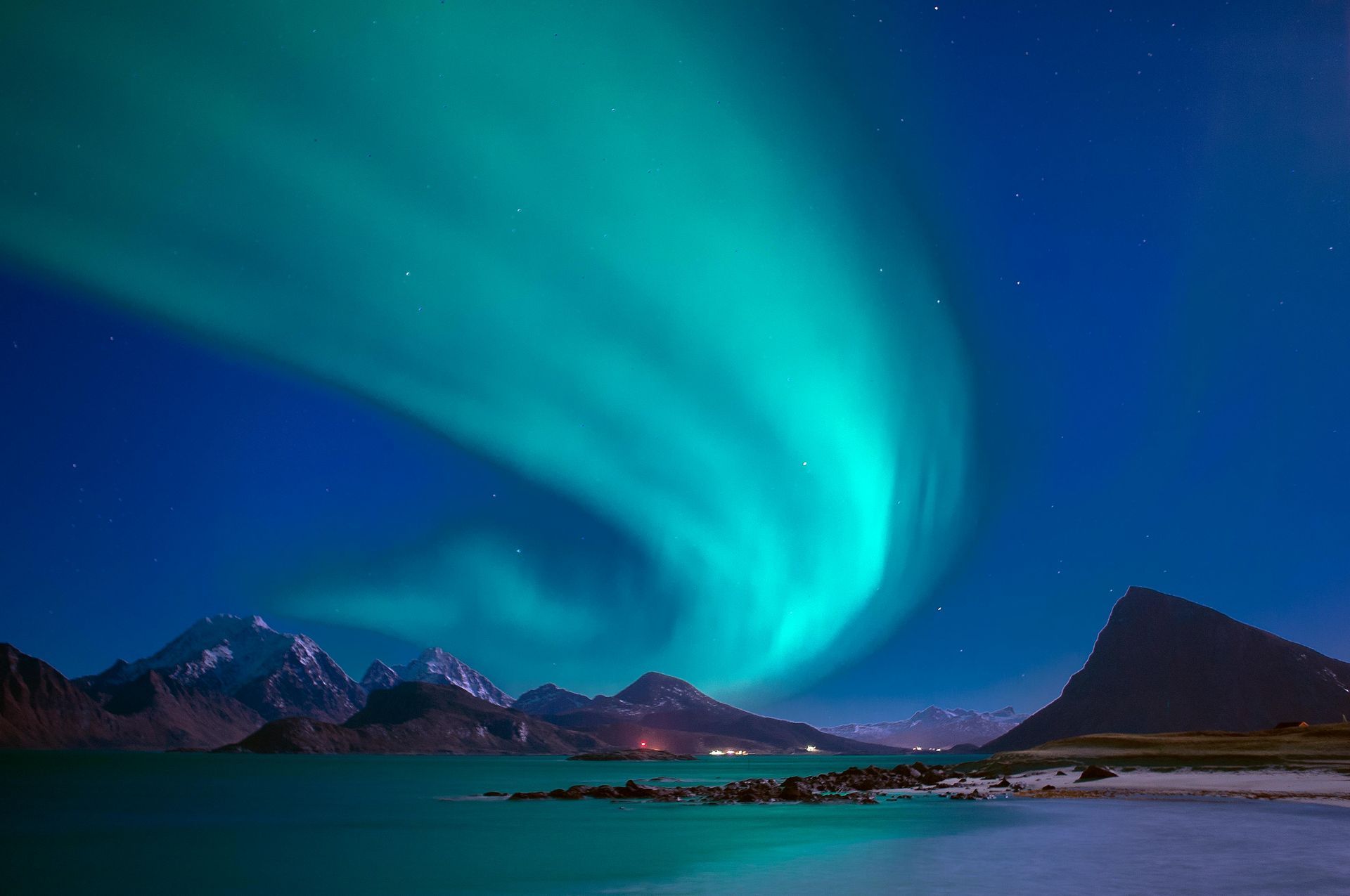 Iceland: Glaciers, Waterfalls and Northern Lights