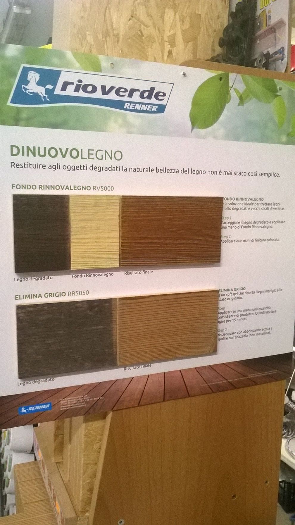 Uno scaffale di legno con un cartello che dice rio verde