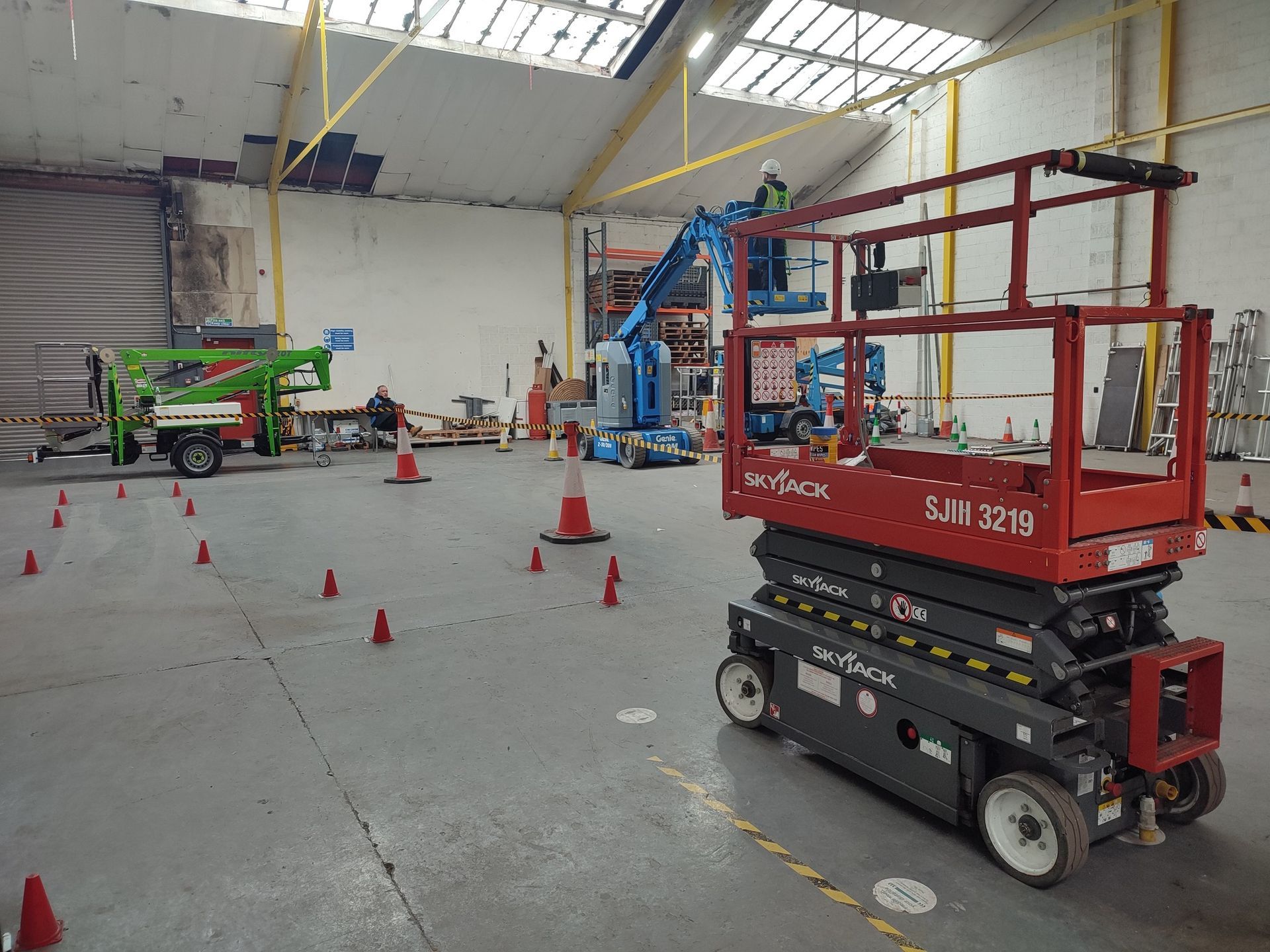IPAF MEWP Training Green Nifty Lift Cherry Picker Red Skyjack