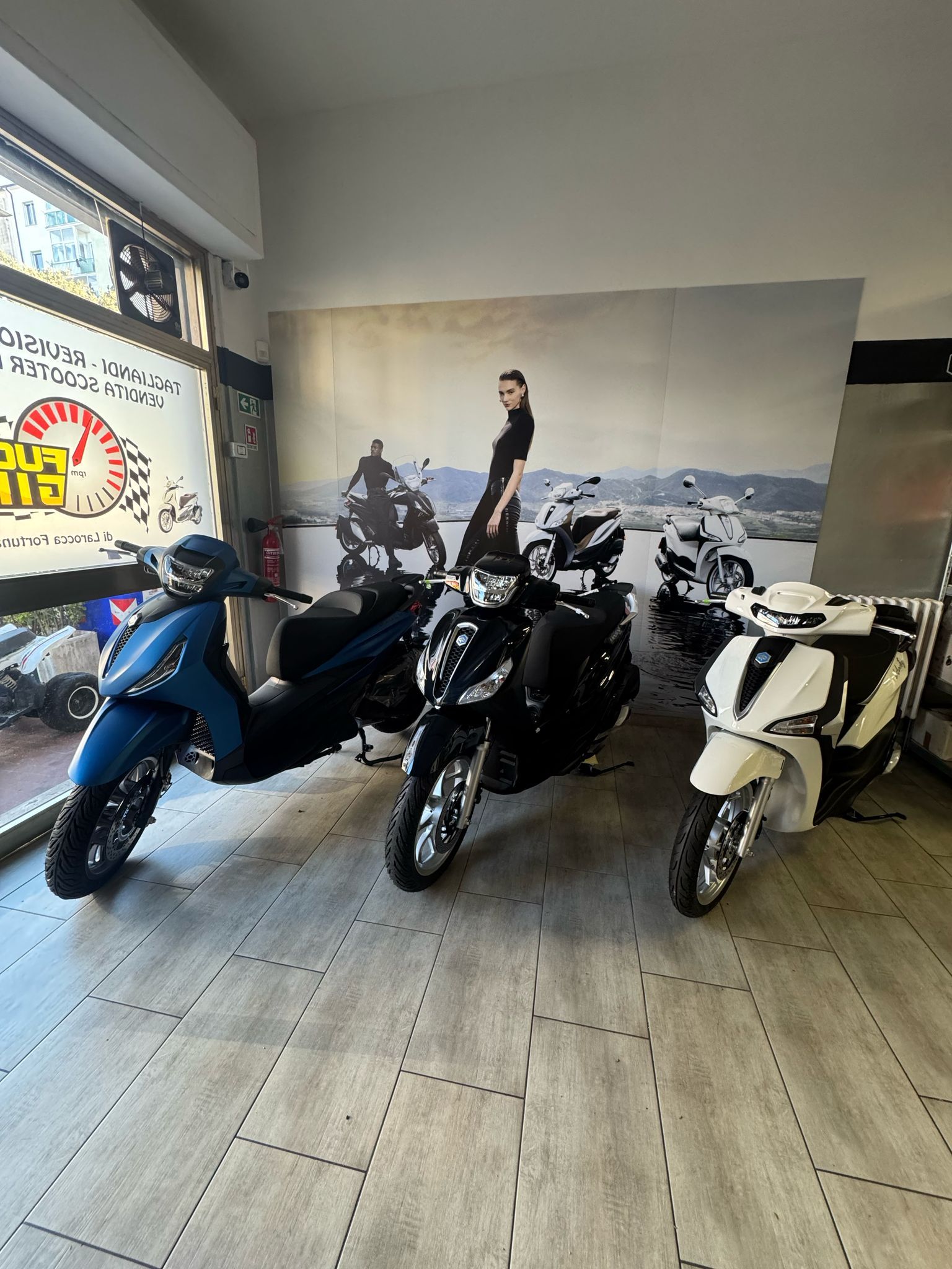 scooter blu e nero