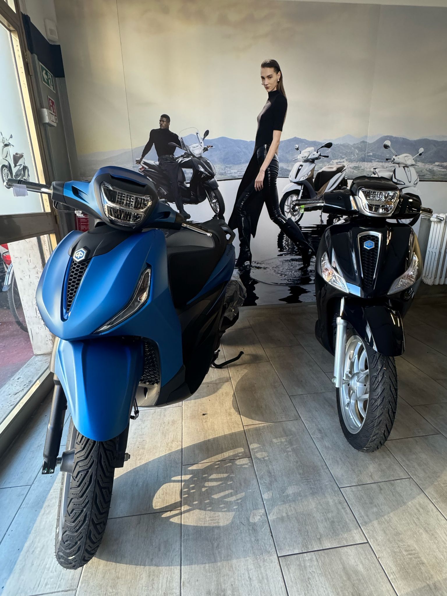scooter blu e nero