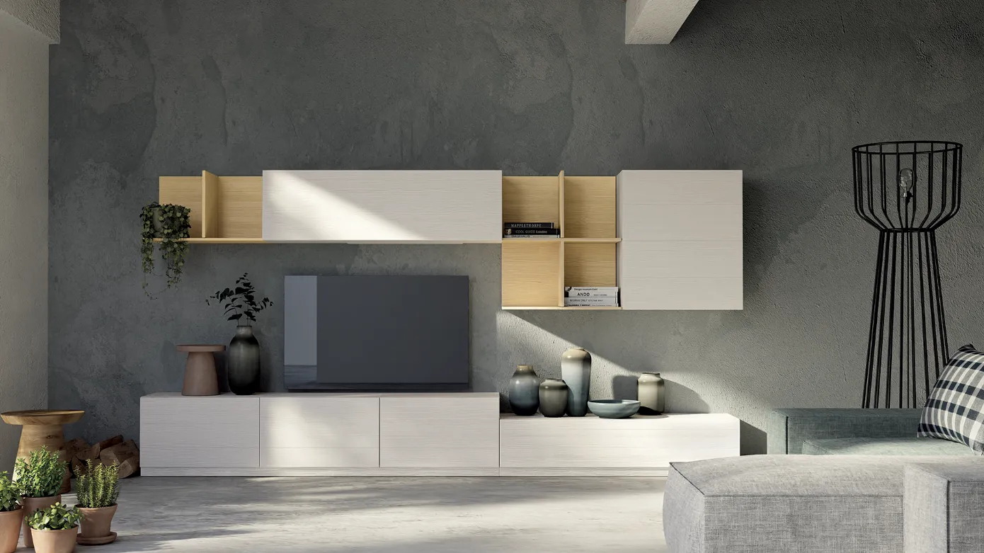 Soggiorno moderno con mobile TV bianco e legno integrato su una parete grigia.