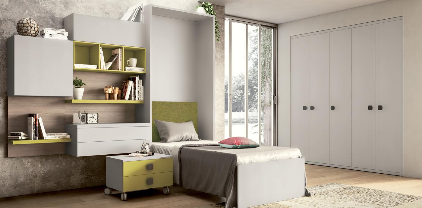 Camera da letto moderna con armadio a muro, letto, comodino e ampia finestra. Toni neutri con tocchi di giallo.