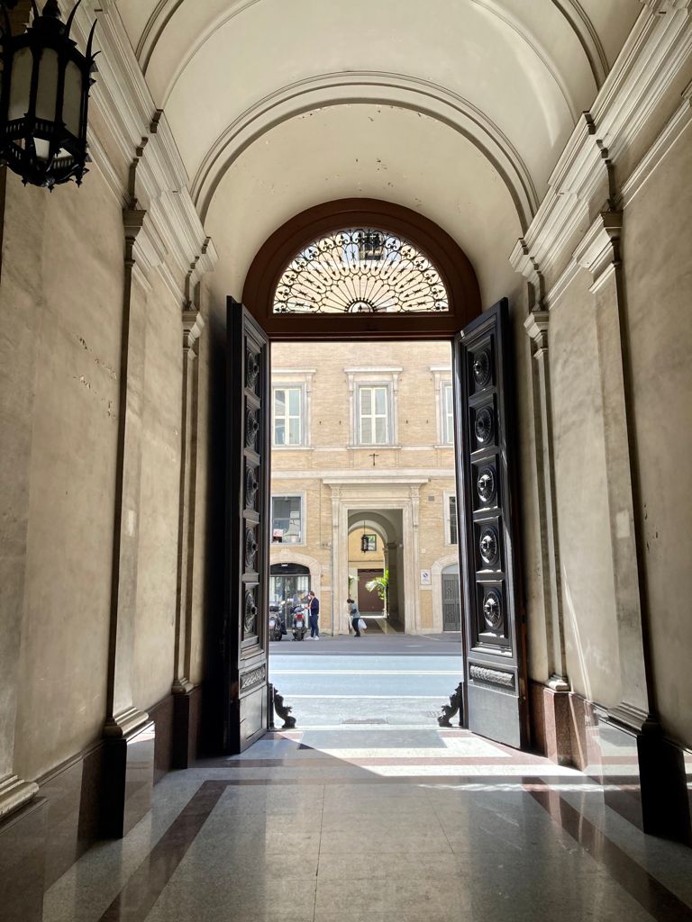 ingresso del palazzo di uno studio legale