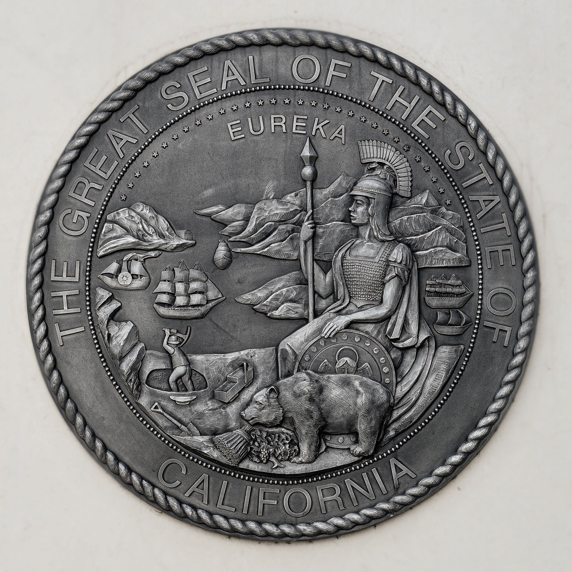 a coin that says the great seal of the state of California