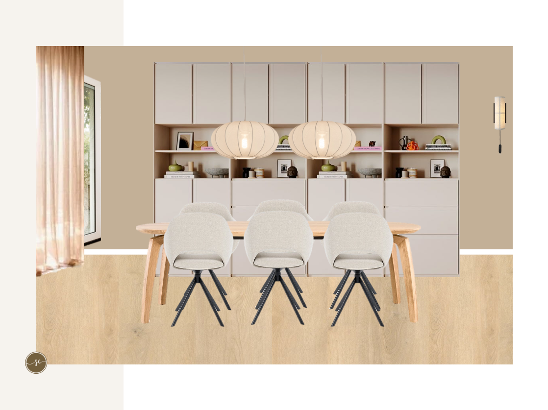 Eetkamer met een lichte houten tafel, neutrale stoelen, kasten en twee hanglampen.