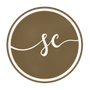 Bruin cirkelvormig logo met een witte rand,