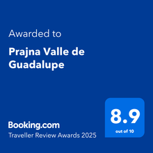 Insignia de los premios Booking.com Traveller Review Awards 2025 para Prajna 