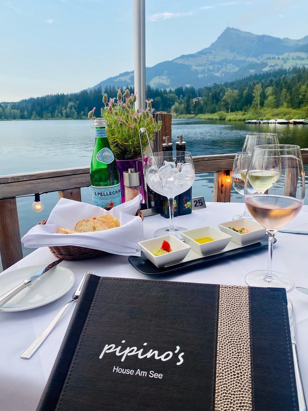 restaurant mit ausblick auf den schwarzsee - pipinos