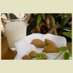 Latte di mandorla
